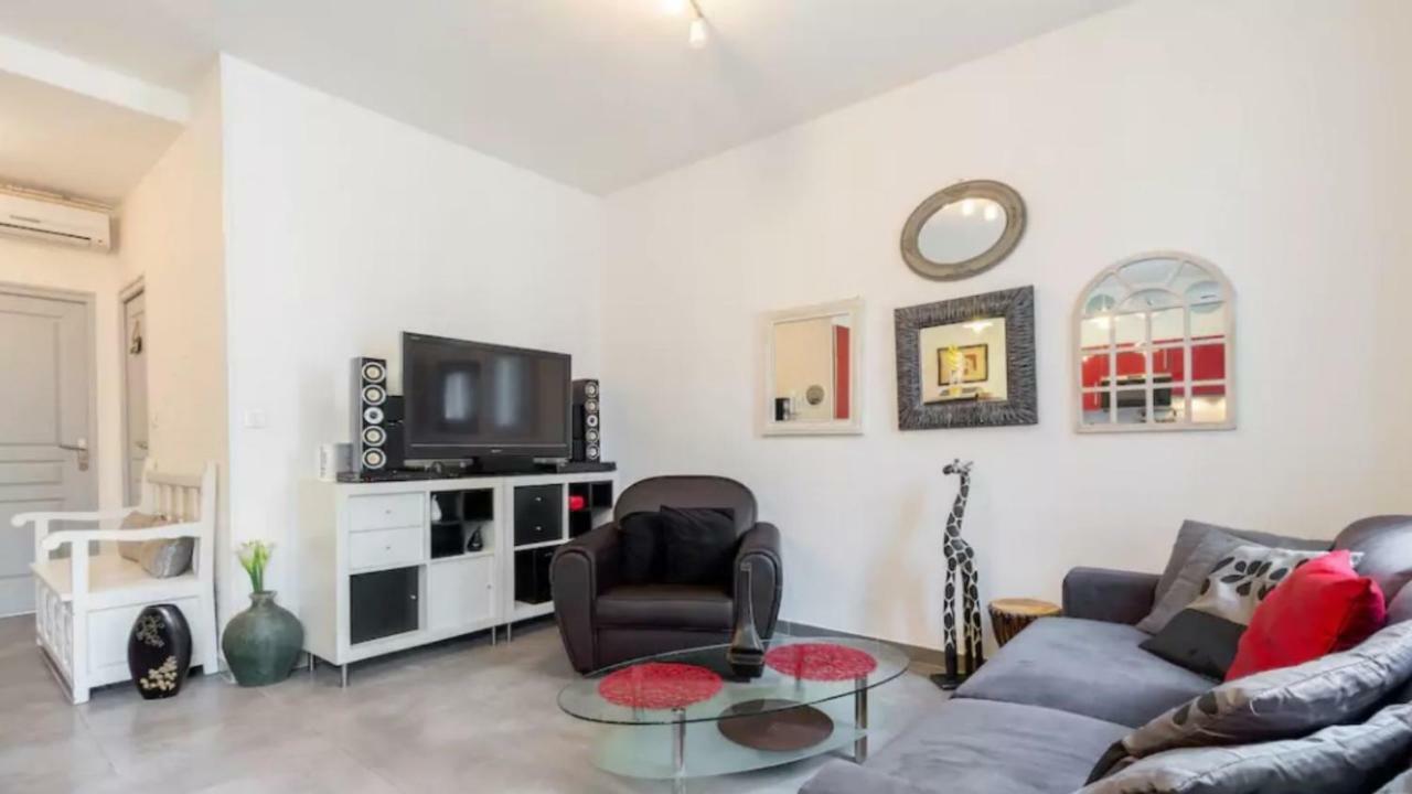 Stylish White And Red Apartments جوان ليه باه المظهر الخارجي الصورة