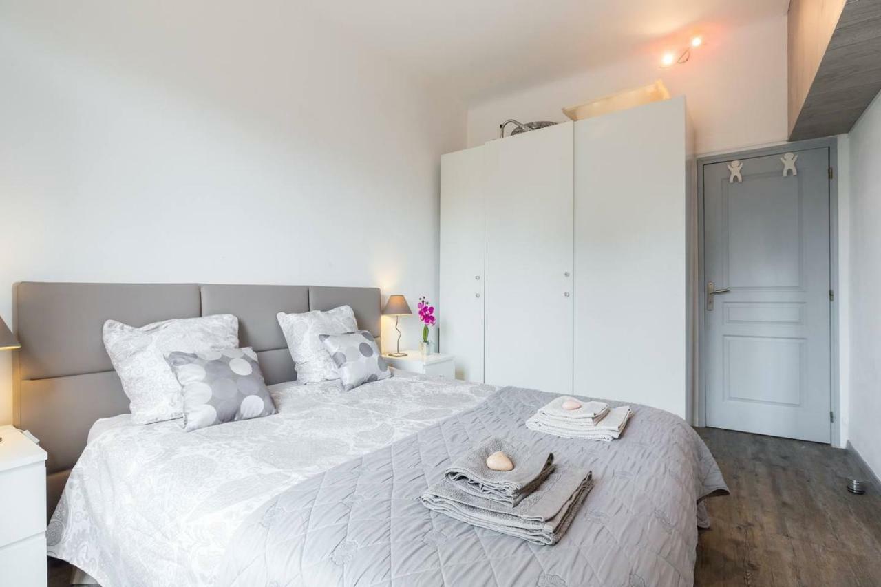 Stylish White And Red Apartments جوان ليه باه المظهر الخارجي الصورة