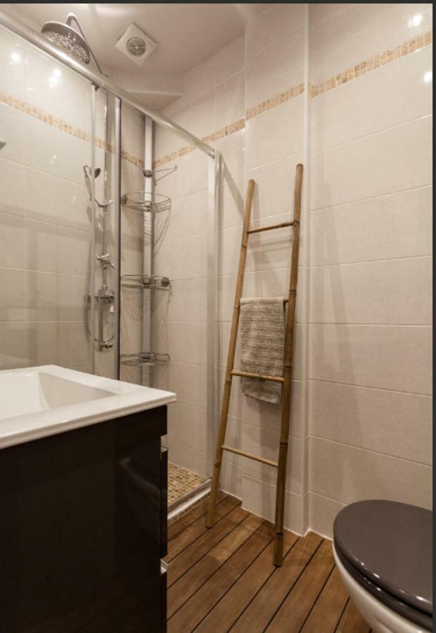 Stylish White And Red Apartments جوان ليه باه المظهر الخارجي الصورة
