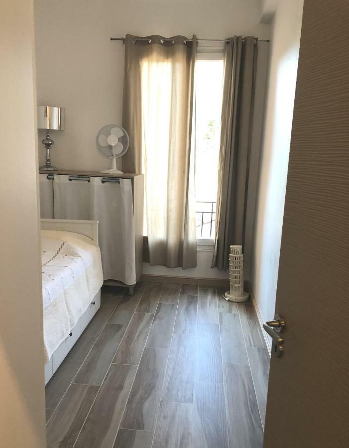 Stylish White And Red Apartments جوان ليه باه المظهر الخارجي الصورة