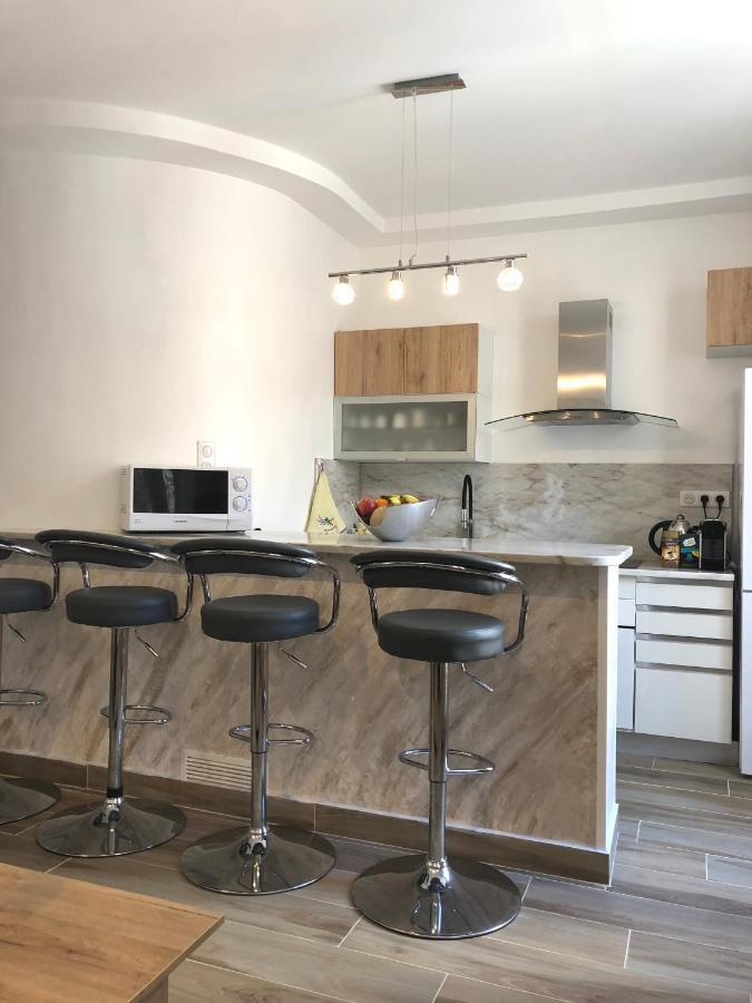 Stylish White And Red Apartments جوان ليه باه المظهر الخارجي الصورة