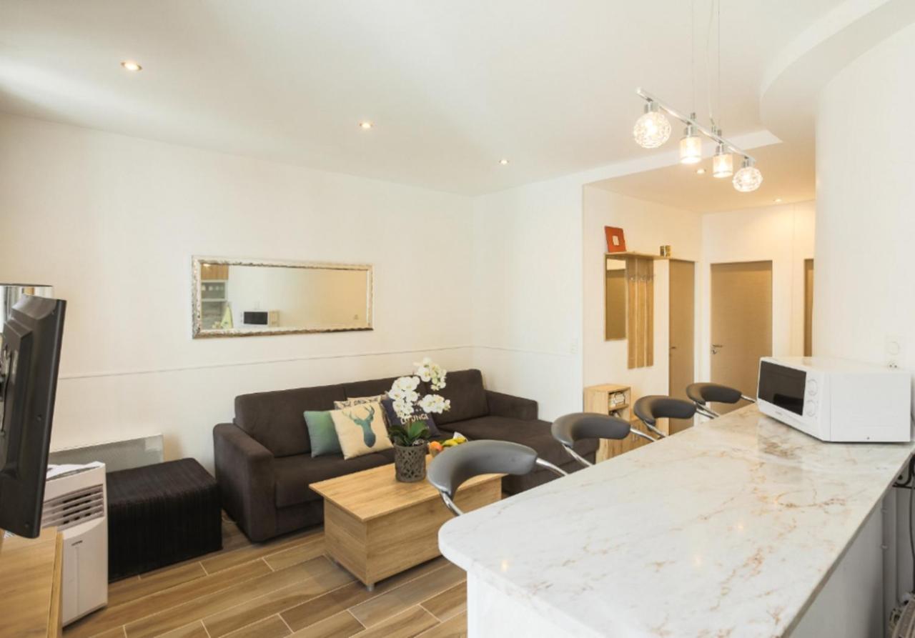 Stylish White And Red Apartments جوان ليه باه المظهر الخارجي الصورة
